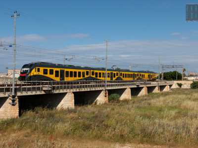 ...si caratterizza per essere attraversata da tre binari di altrettante diverse tratte ferroviarie